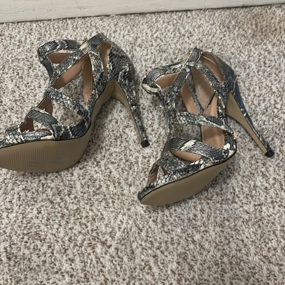 Zabella Rue - Picture 5 of 5